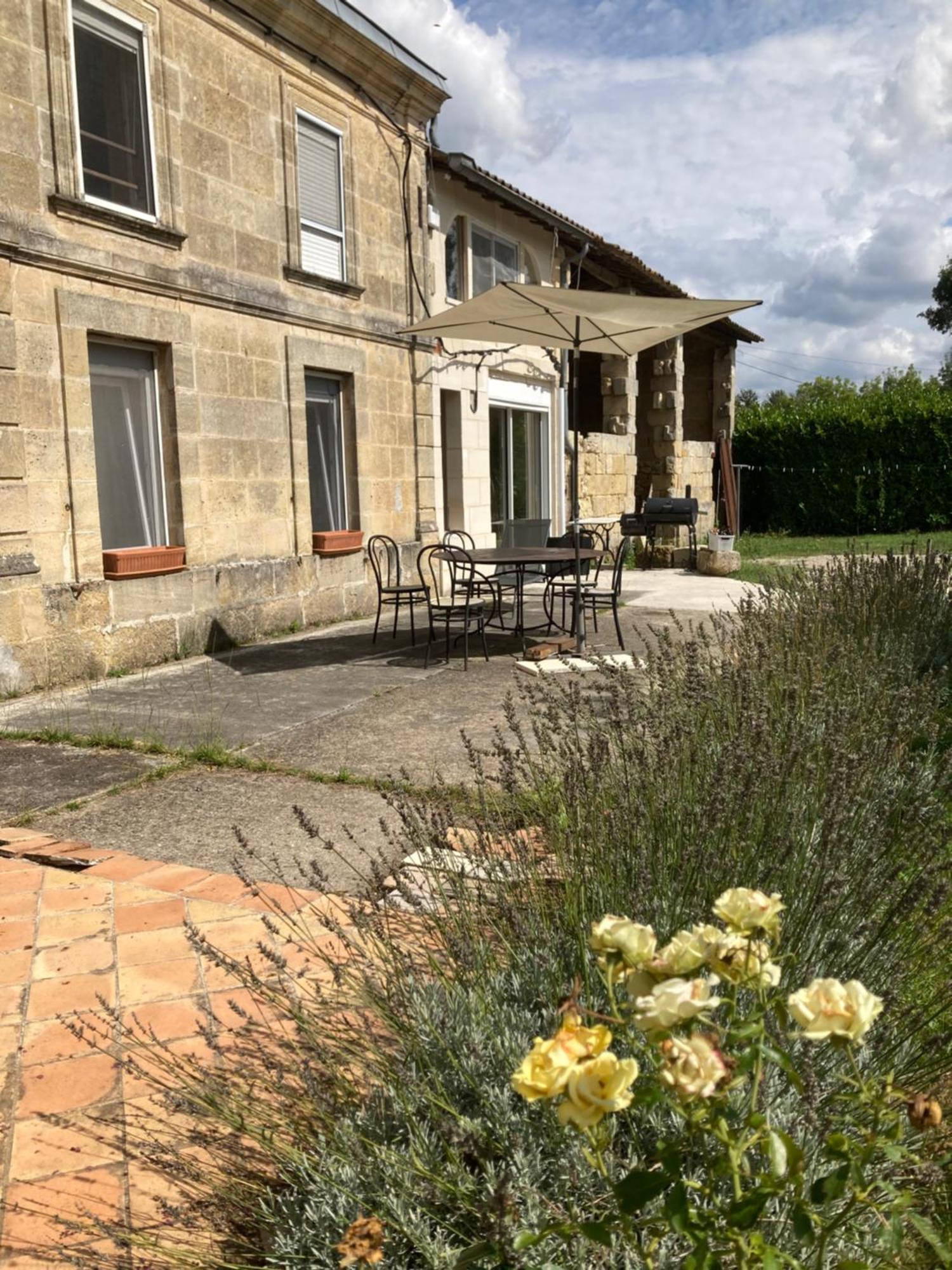 Maison De Campagne - La Belle Claudine Laruscade Exterior photo